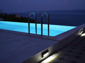 Sea view apartment with a shared pool